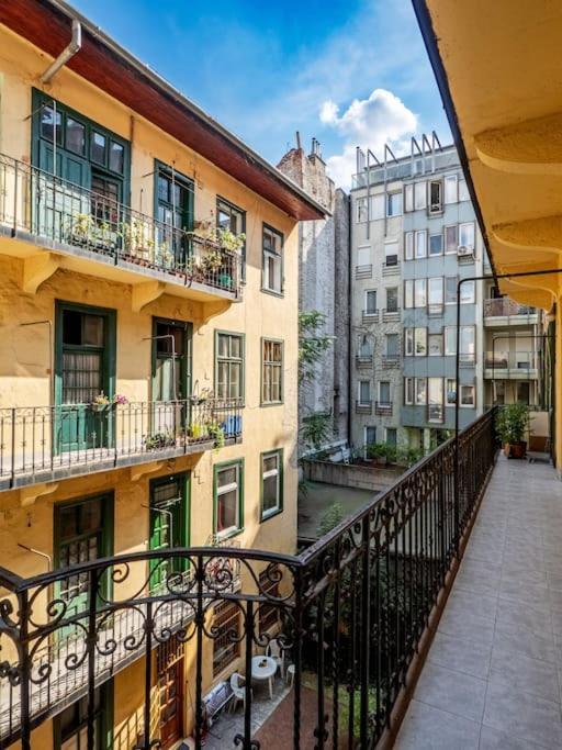 Mexicopo Apartment With Garage Budapest Exterior photo